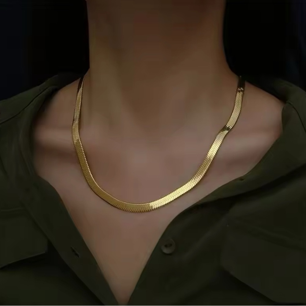 Elegant Gold-Tone Necklace
